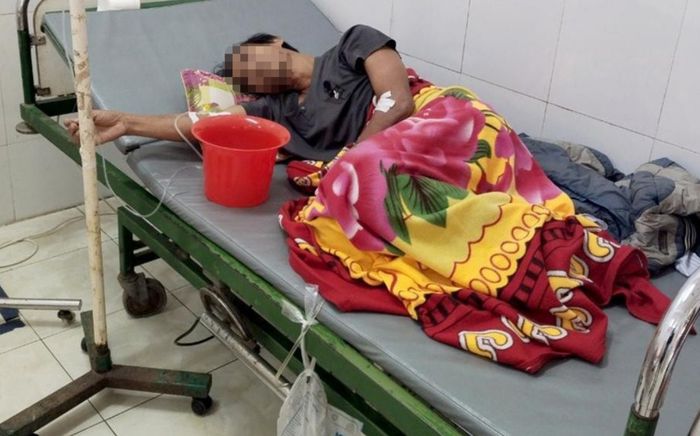 Sau khi ăn loại trứng lầm tưởng như vô hại, 3 bố con nhập viện khẩn cấp