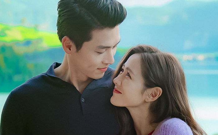 Son Ye Jin công khai tình cảm với Hyun Bin, tinh tế nhắc đến tín vật tình yêu của ông xã