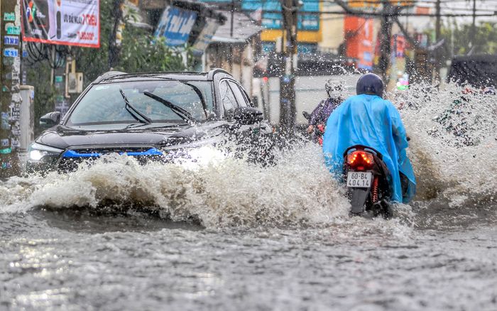 Áp thấp nhiệt đới có xu hướng mạnh lên, các tỉnh từ Hà Tĩnh đến Quảng Ngãi có mưa lớn