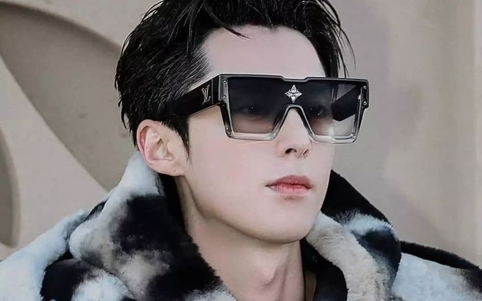 Vương Hạc Đệ và loạt ảnh hậu trường khiến fan cười ngất: Idol cũng phải vất vả mới có hình đẹp