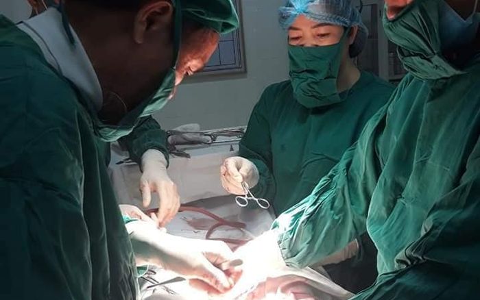 Sản phụ 21 tuổi bị sa dây rốn được cấp cứu kịp thời
