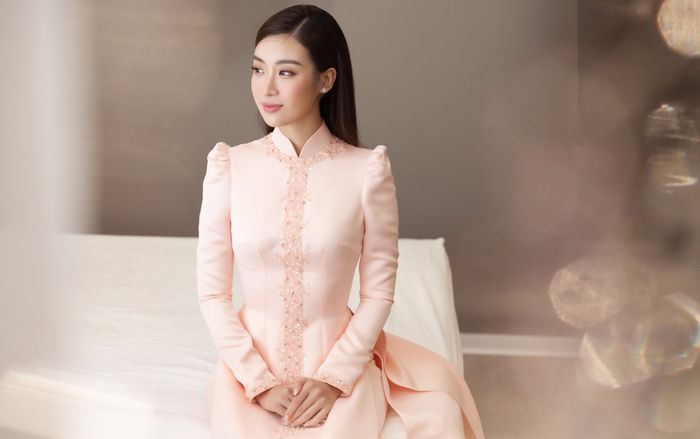 Nhan sắc xinh hết nấc của Hoa hậu Đỗ Mỹ Linh trước giờ lên xe hoa với con trai bầu Hiển