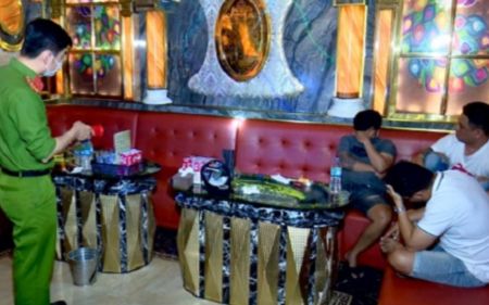 Bắt quả tang 28 'nam thanh nữ tú' tụ tập 'thác loạn' ma túy trong phòng karaoke