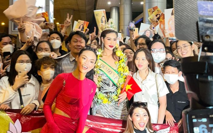 Nhan sắc Thiên Ân qua camera 'team qua đường' ngày về nước: Bừng sáng giữa khung hình, chặt đẹp dàn á hậu