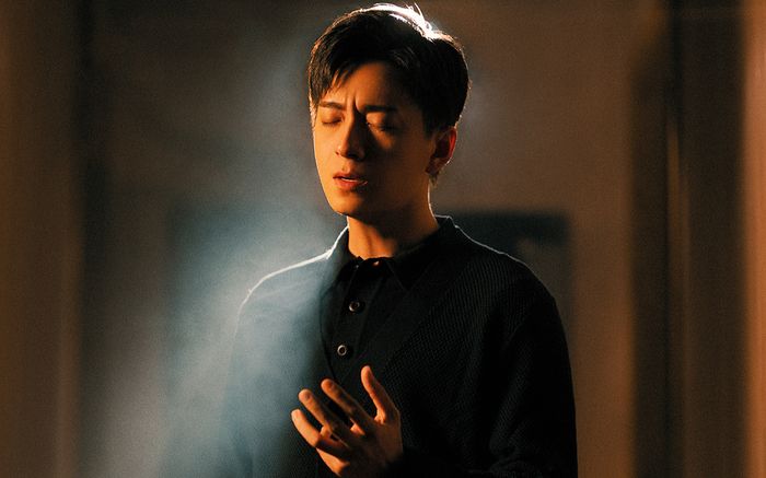 Ngô Kiến Huy 'hớt tay trên' Tóc Tiên trong 'một nốt nhạc', lộ diện vóc dáng chuẩn nam thần