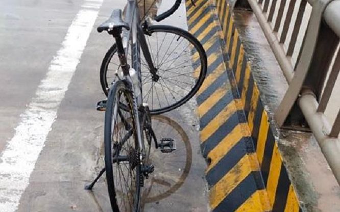 Nam sinh mất tích sau khi nói với bạn bè 'ngày nào đó mưa gió sẽ nhảy cầu'