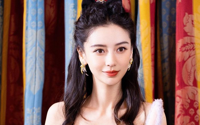 Hậu ly hôn Huỳnh Hiểu Minh, Angelababy đã quen với cảnh 'lẻ bóng'