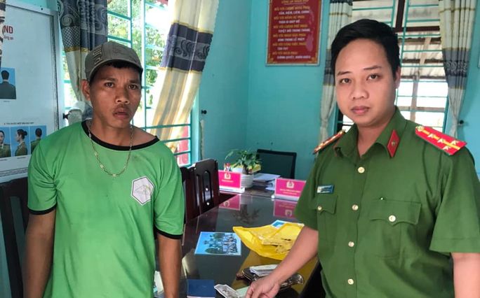 Nhặt được số tài sản lớn gồm cả tiền và vàng, thanh niên liền có hành động đáng ngợi khen