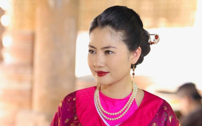 Một sao nữ Vbiz gặp sự cố ở mắt, vừa lên đoàn phim đã bị 'đuổi về'