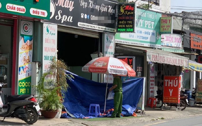 Bước vào nhà khi vừa đi học về, con gái phát hiện cảnh tượng kinh hoàng