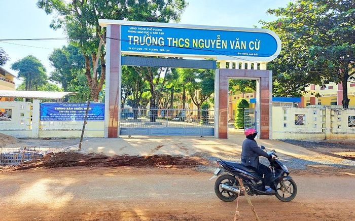 Nữ sinh lớp 8 không qua khỏi sau khi rơi từ tầng 3 xuống sân trường