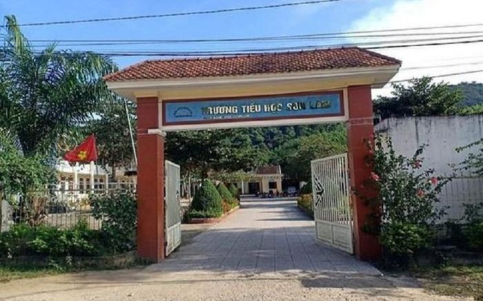 Vụ phụ huynh bắt hiệu trưởng quỳ xin lỗi: Trường nhận một phần sai