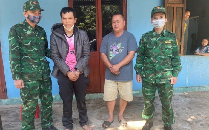 Trong lúc cả nhà đang ngủ say, người đàn ông lạ bất ngờ nhảy vào giường ngủ rồi bị bắt