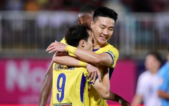 Bình Định lỡ cơ hội vàng đua vô địch, HAGL trụ hạng trước ba vòng