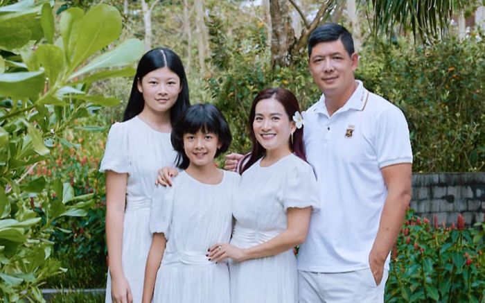 Hậu bị chê xuống sắc Bình Minh bảnh bao đón sinh nhật bên vợ con, nhan sắc hai ái nữ gây chú ý