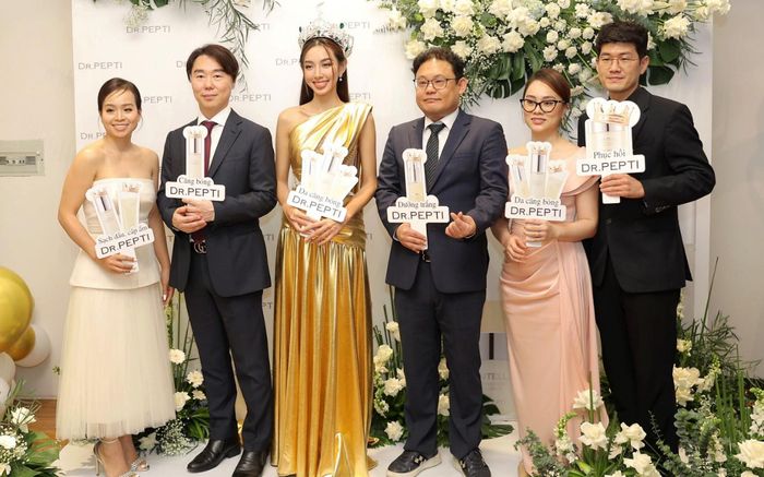 Hoa hậu Thùy Tiên đẹp rạng ngời trong sự kiện ra mắt sản phẩm của Dr.Pepti