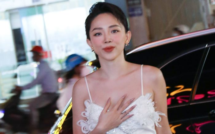 Tóc Tiên bị 'phản đối' vì làm khó fan