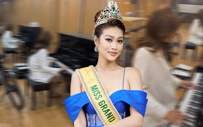 Không chỉ sở hữu giọng hát ổn áp, Hoa hậu Thiên Ân còn khiến dân tình xuýt xoa trước khả năng đánh đàn