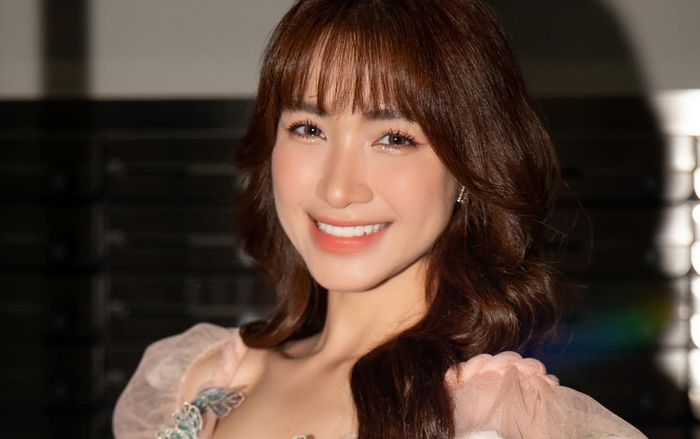 Hòa Minzy bị hủy hàng loạt đơn hàng sau khi 'lấn sân' sang livestream bán hàng