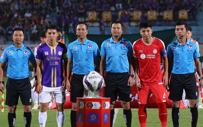 HLV Viettel 'tố' Hà Nội thoát 2 quả phạt đền, chỉ ra điều kỳ lạ về trọng tài