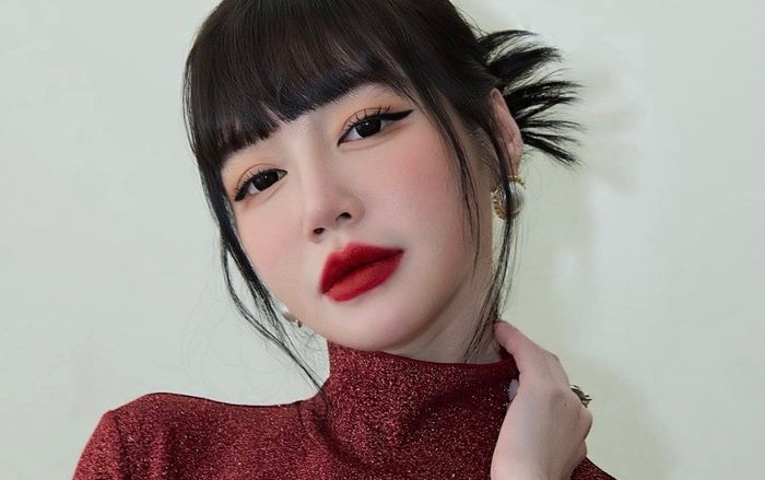 Tìm kiếm nguồn tài trợ sau khi chồng dừng chu cấp, Elly Trần 'nổi đóa' vì bị netizen chê bai