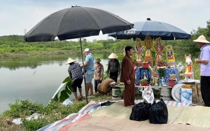 Sau khi phát hiện thi thể trên sông Tô Lịch, Công an lấy mẫu xét nghiệm ADN cha mẹ Hải Như