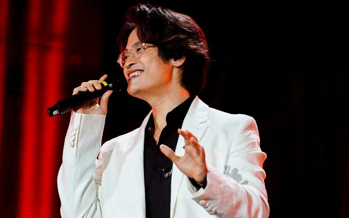 Không còn hình ảnh 'soái ca' thường thấy, Hà Anh Tuấn bất ngờ với diện mạo 'đầu bù tóc rối' biểu diễn