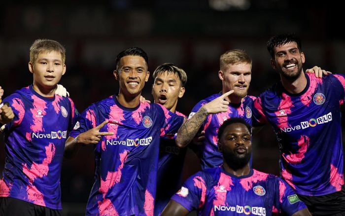 Sau 22 năm, bóng đá chuyên nghiệp Việt Nam vẫn như 'quả bóng nhựa'