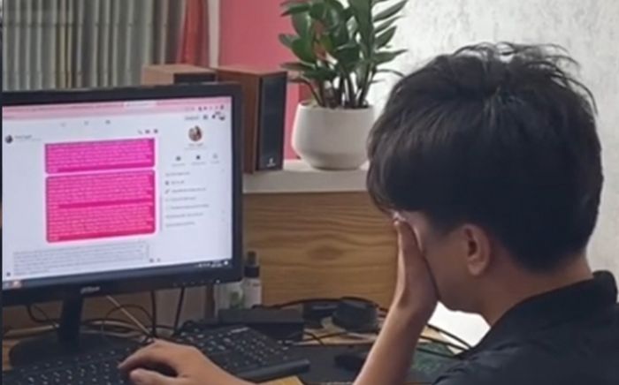 Giám đốc xuống phòng giao việc cho nhân viên, 'quặn lòng' khi nhìn thấy cảnh 'tin nhắn dài sọc'
