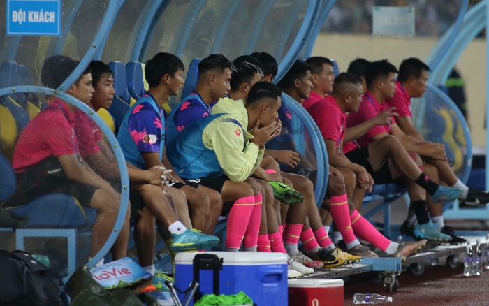 Hà Nội FC vô địch trong ngày 'hai người em' phải có một đội xuống hạng Nhất 2023