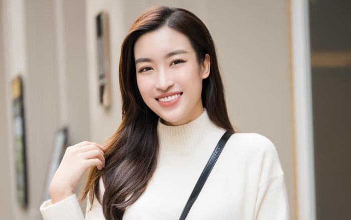 Không chỉ làm 'hậu phương', Đỗ Mỹ Linh còn nịnh chồng cực khéo