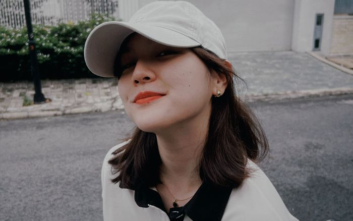 Bị so sánh với mẹ bỉm sữa, Hải Tú đăng ảnh thả dáng rạng rỡ