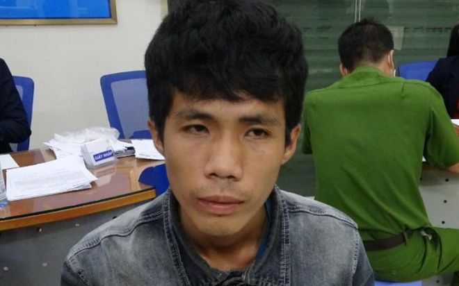 Thanh niên cầm súng và bom tự chế vào cướp ngân hàng ở Đồng Tháp