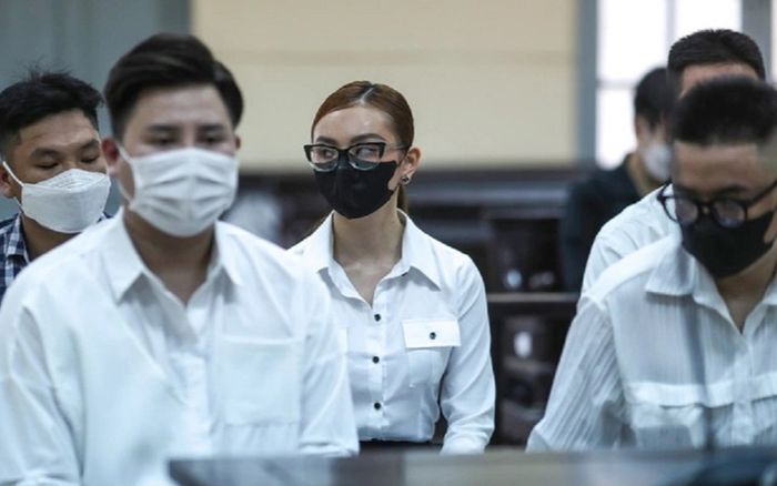 'Hotgirl' Trang Nemo hầu tòa, thái độ gây chú ý