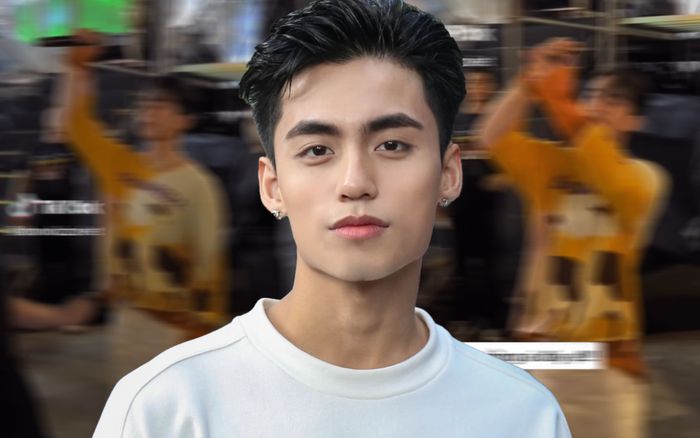 Bắt gặp MONO 'quẩy' tưng bừng sau cánh gà khi màn trình diễn của ca sĩ khác vang lên