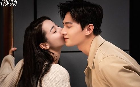 Địch Lệ Nhiệt Ba sắp quay lại với 'người yêu cũ', tin yêu Dương Dương là giả?