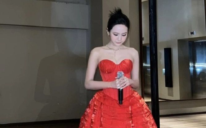 Bị phản ứng dữ dội vì mời Hiền Hồ về biểu diễn đêm nhạc chào tân sinh viên, trường ĐH vội 'sửa sai'