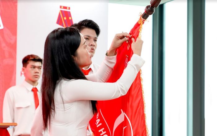 Trường Đại học ở TP.HCM nhận Huân chương lao động hạng Nhì do Chủ tịch nước trao tặng