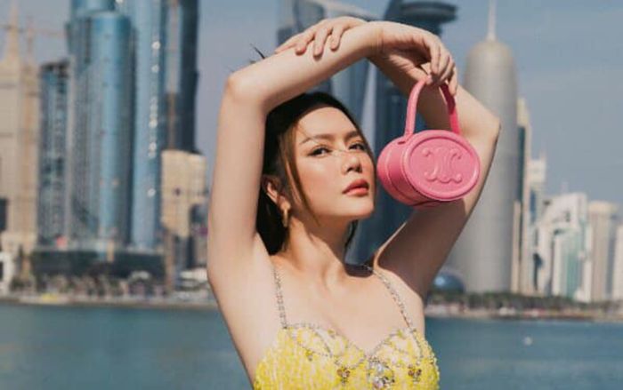 Lý Nhã Kỳ cẩn thận 'từng li từng tí' sau khi suýt mất hành lí chứa đầy kim cương