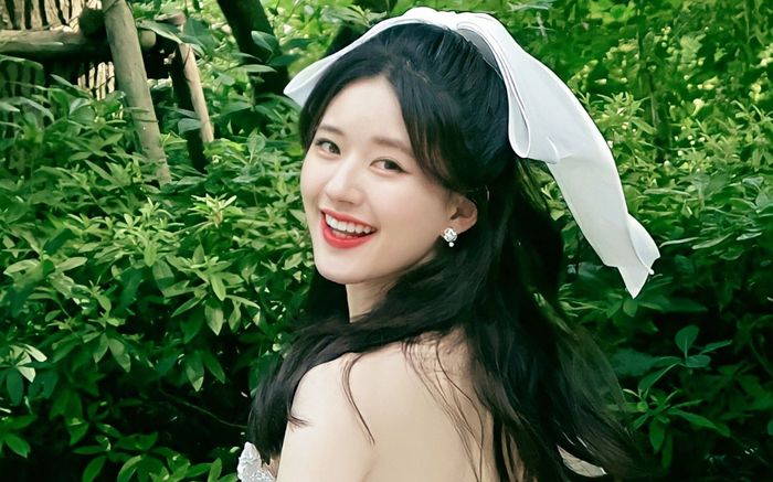 Triệu Lộ Tư bất ngờ bị nhận xét giống mỹ nhân Hàn Quốc, netizen mỉa mai 'không có cửa'