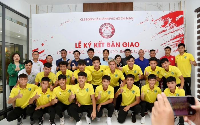 Học viện Nutifood JMG chuyển giao 17 cầu thủ cho CLB TPHCM