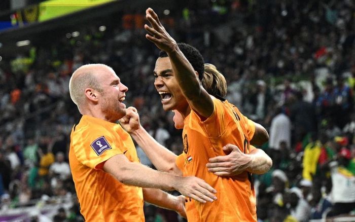 Hà Lan hạ Senegal nhờ sự toả sáng của De Jong