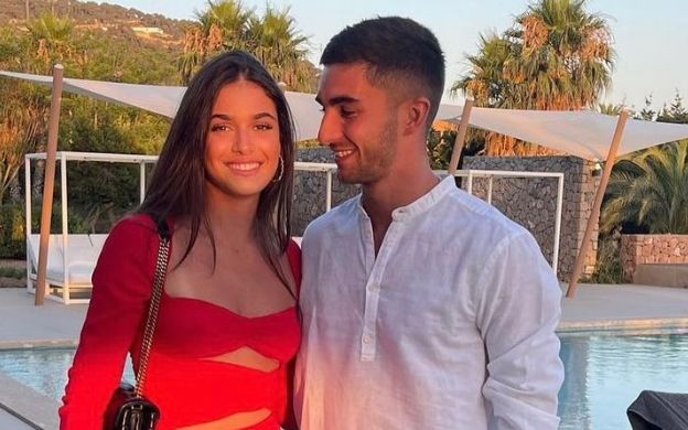 Yêu con gái của HLV Tây Ban Nha, tiền đạo điển trai chắc suất đá chính