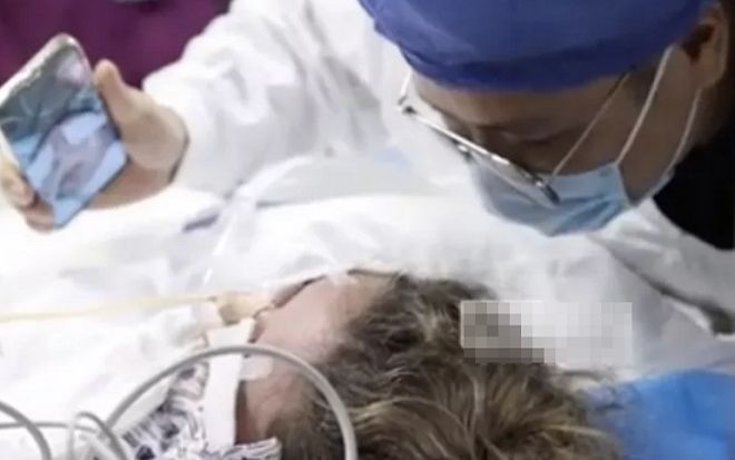 Gặp lại sau 3 năm xa cách, chồng đau đớn chứng kiến vợ qua đời ngay ngày đoàn tụ