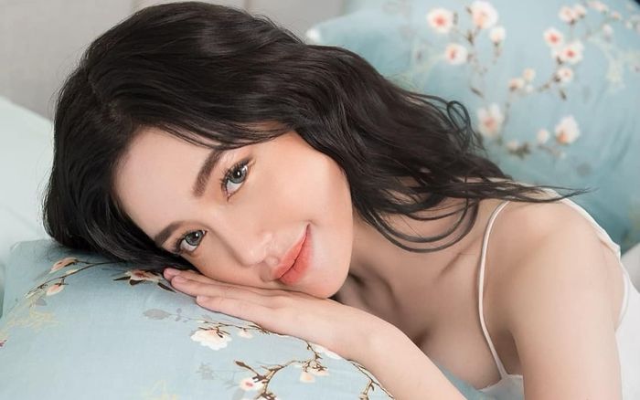 Elly Trần phản ứng cực gắt khi bị chê phẫu thuật thẩm mỹ nên khác xưa