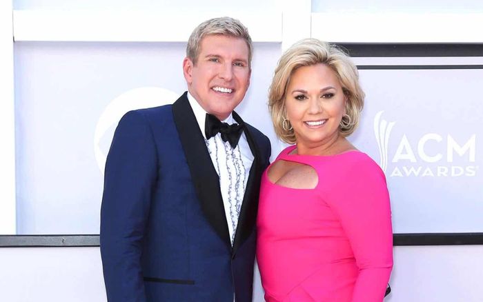 Vợ chồng sao truyền hình đình đám nhận án tù vì tội danh lừa đảo