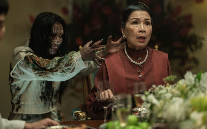 Hạnh Phúc Máu: Sự Cuồng Tín Và Nỗi Bất Hạnh Của Người Phụ Nữ