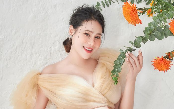 Bị chê vì đặt tên cho con đầu lòng, Hồ Bích Trâm đáp trả đầy khéo léo