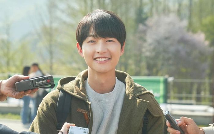 Song Joong Ki bị chỉ trích vì 'cà mặt' quá đà trong phim Cậu Út Nhà Tài Phiệt