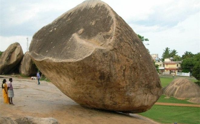 Bí ẩn tảng đá khổng lồ 'đứng bấp bênh' trên sườn đồi suốt 1300 năm nhưng chưa bao giờ đổ